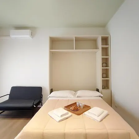 Apartment Station- Modern Milan